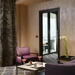 Hotel Uptown Palace