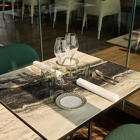 فندق أب تاون بالاس