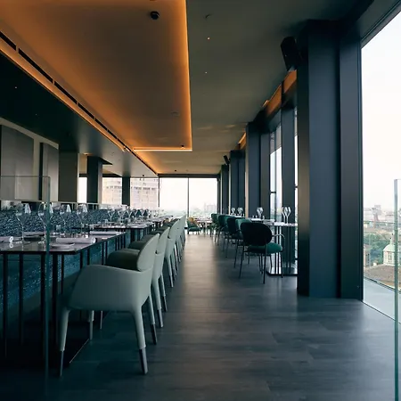 أب تاون بالاس ميلان