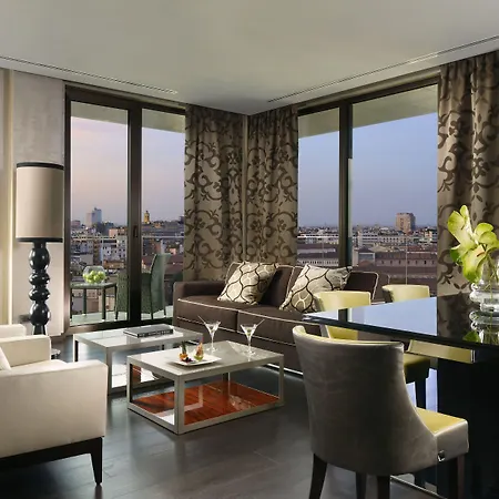 أب تاون بالاس