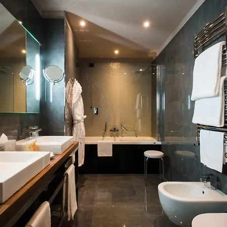 Uptown Palace 4* Milánó