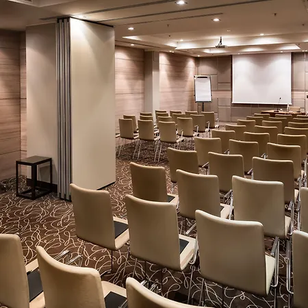 أب تاون بالاس فندق ميلان