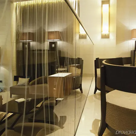 أب تاون بالاس فندق 4*