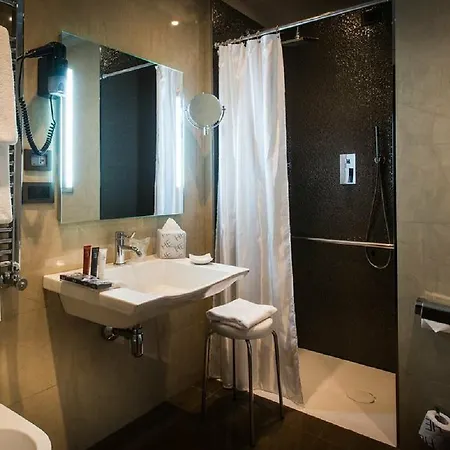 Uptown Palace Szálloda 4*