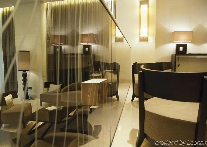 Uptown Palace Hotel 4*